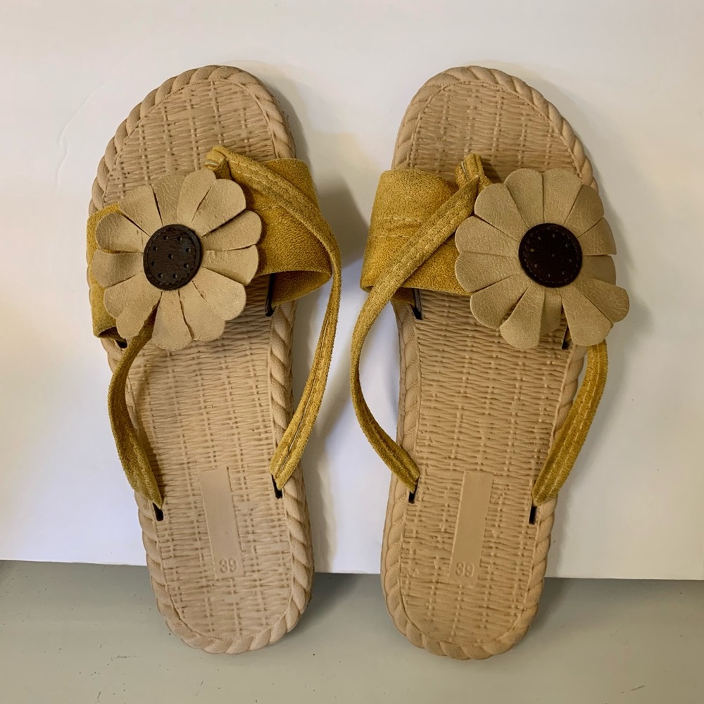 July 4th sale! Sz 7.5 turmeric sunflower sandals/slides